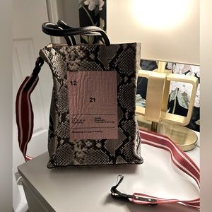 AUTHENTIC NWOT No. 21 small snake print shopping tote numerology